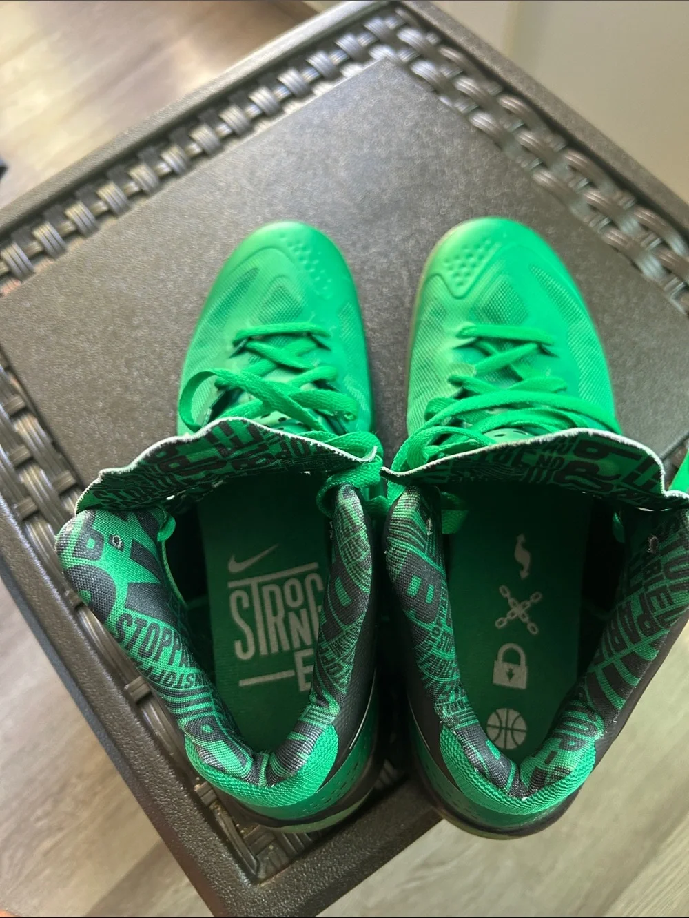 Nike bold green